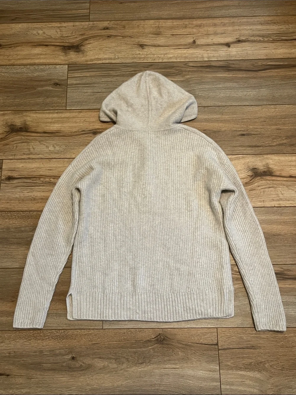 Tahari 100% 2-Ply Cashmere Hooded Sweater Oatmeal Women’s Medium Button Henley